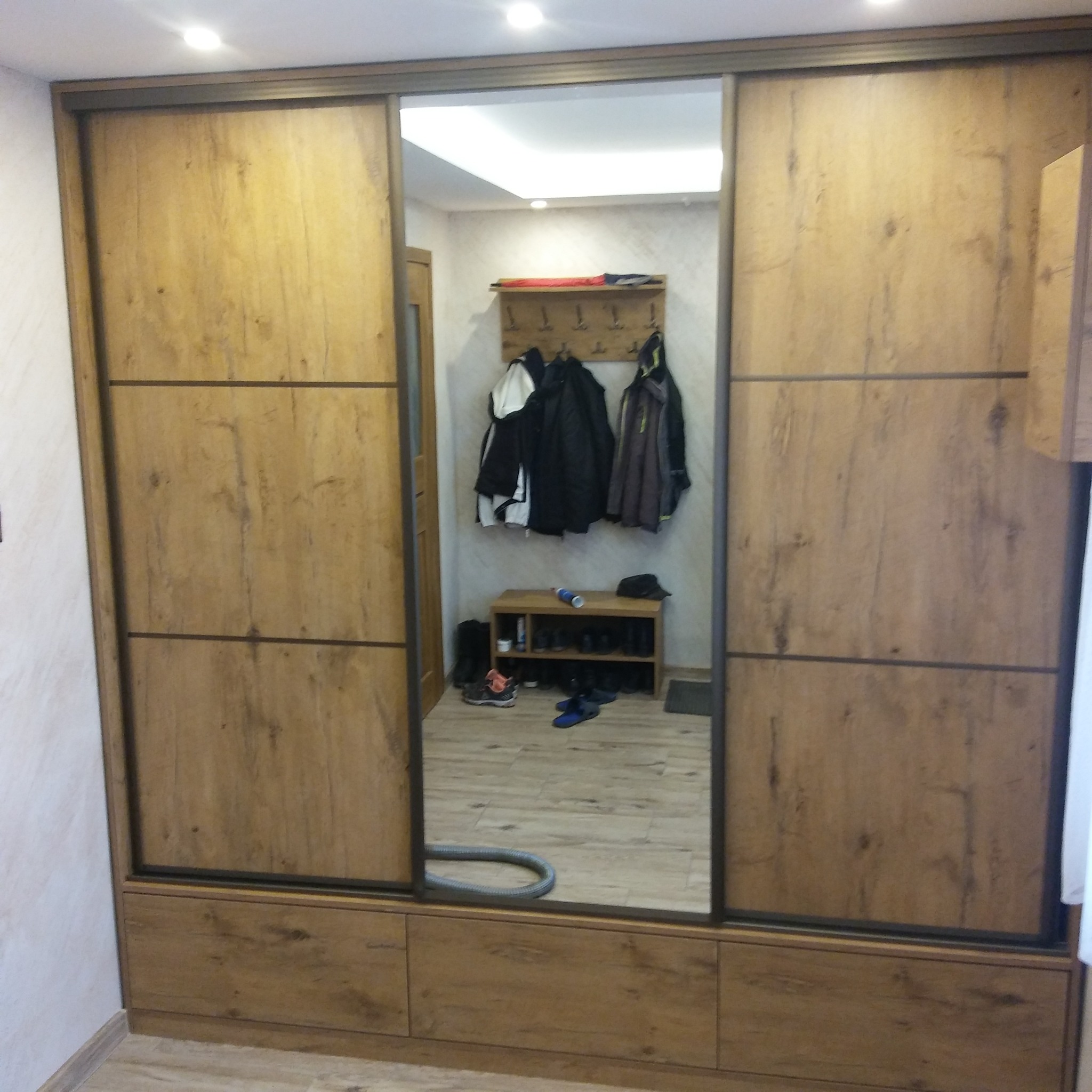 Szafy wnękowe,półki na buty, wieszaki