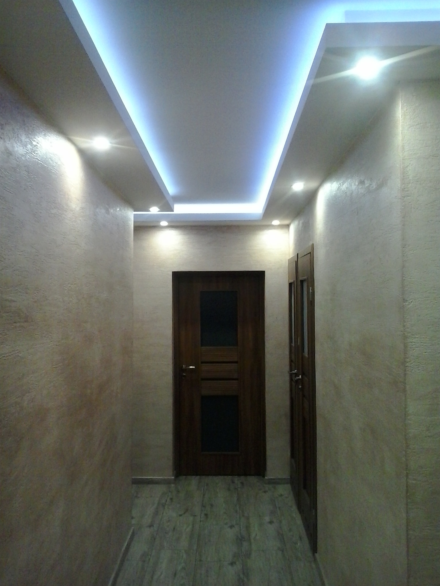 Trawertyn, sufity podwieszane