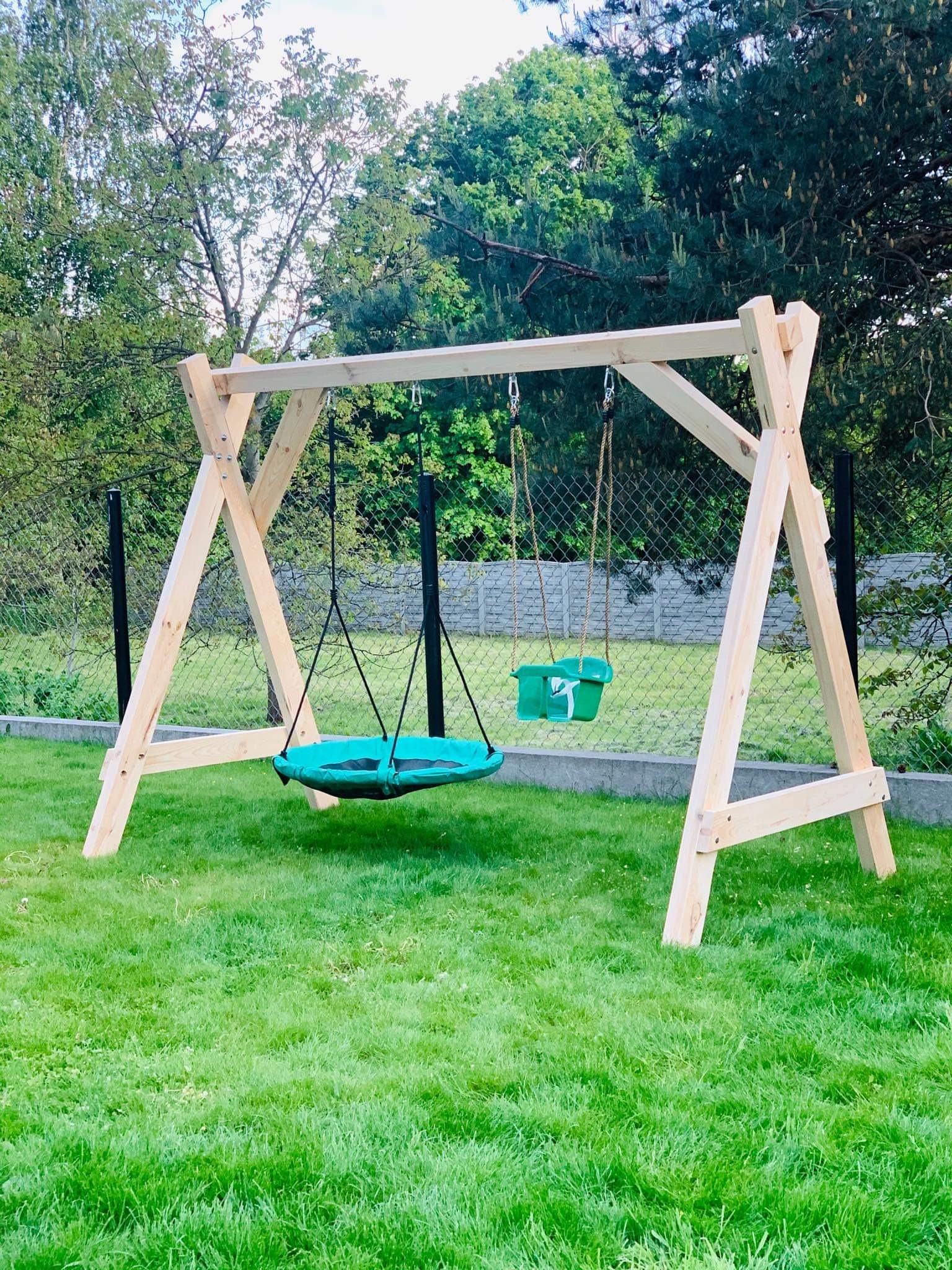 Huśtawki dla dzieci i dorosłych