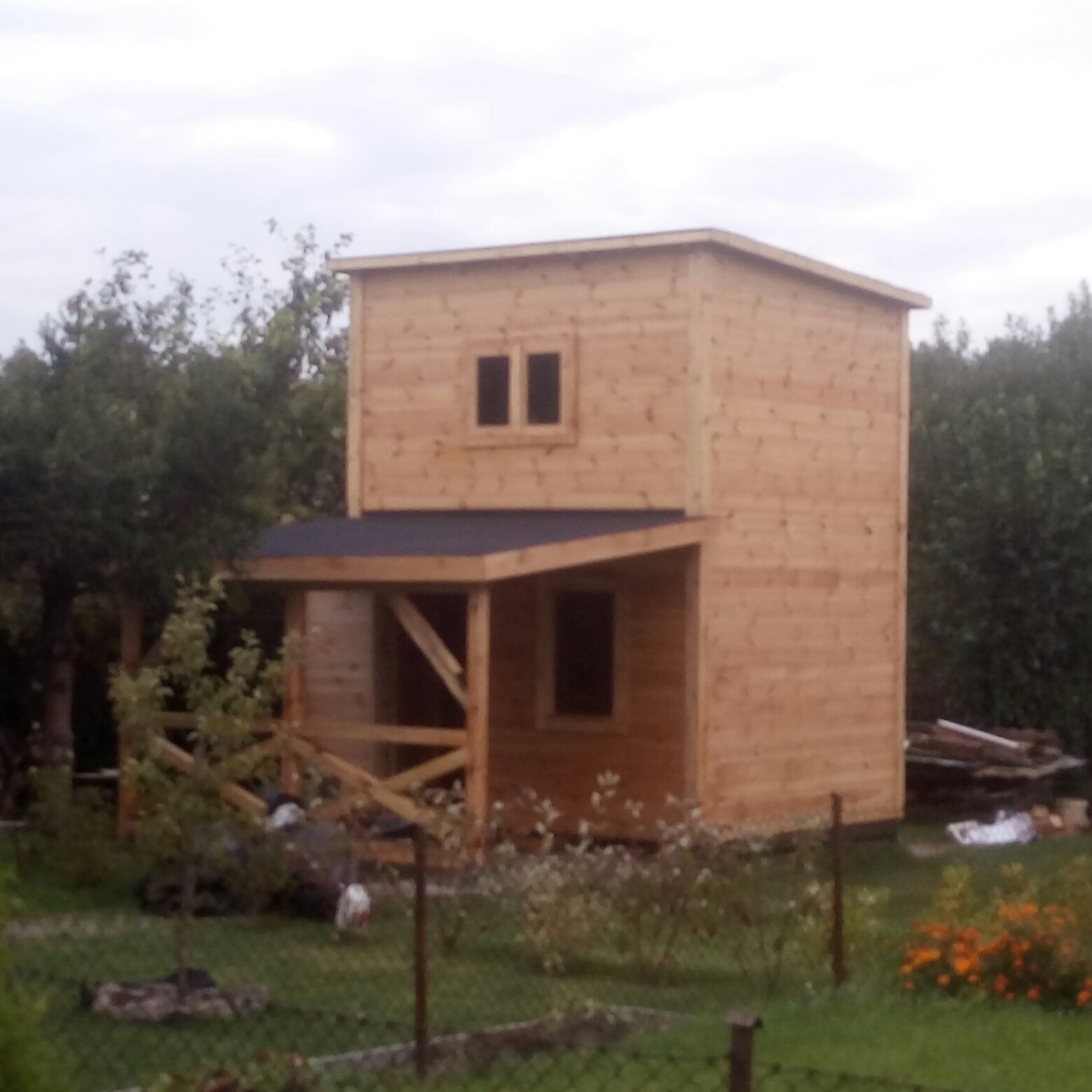 Domek 10 m2 + góra 10 m2 na działce ROD