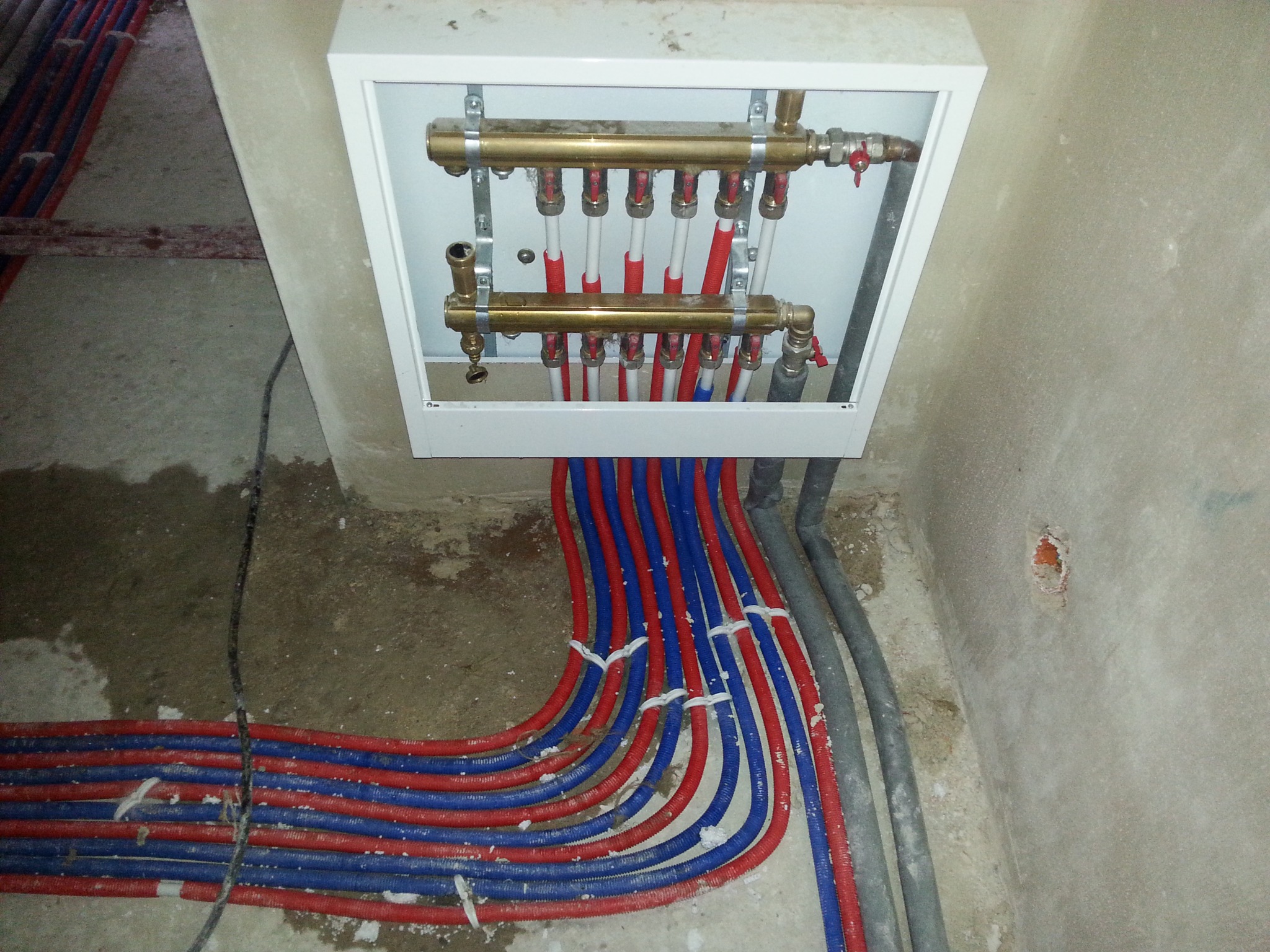 Skrzynka zasilająca grzejniki