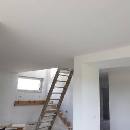 Krzysztof - Szpachlowanie natryskowe agregatem i malowanie również natryskowo