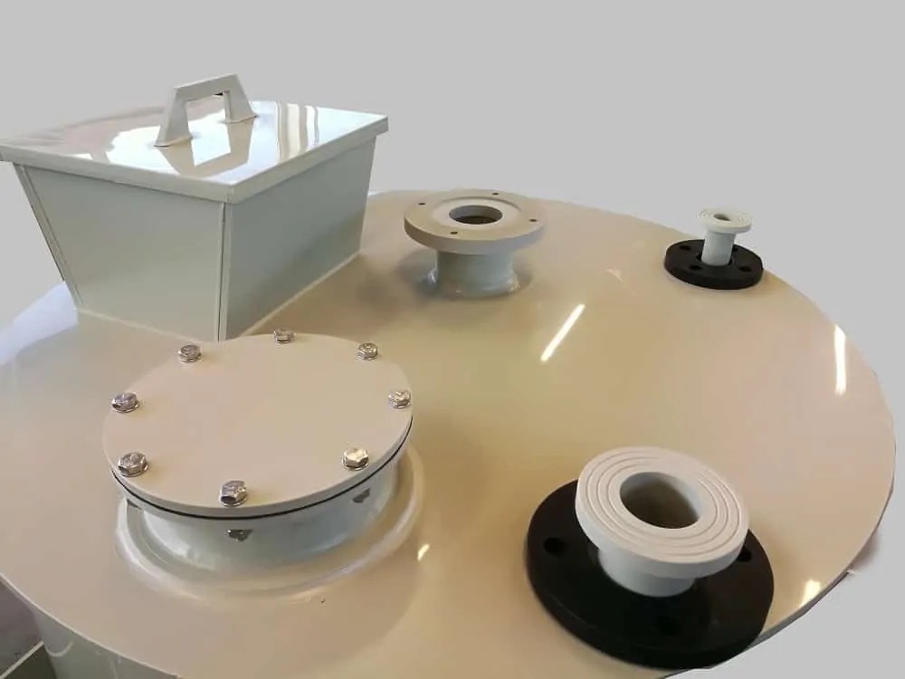 Zbiornik wykonany z tworzyw sztucznych przez Tech Pro Serwis