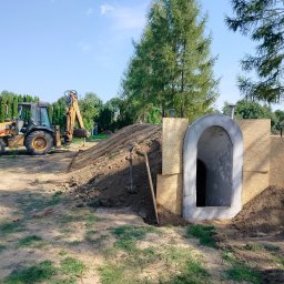 Usługi koparko ładowarką - Obsypanie piwniczki u zadowolonego klienta