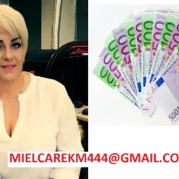 Kobieta z krótkimi blond włosami obok wachlarza banknotów euro o nominałach 100 i 500, z widocznym adresem email na dole zdjęcia.