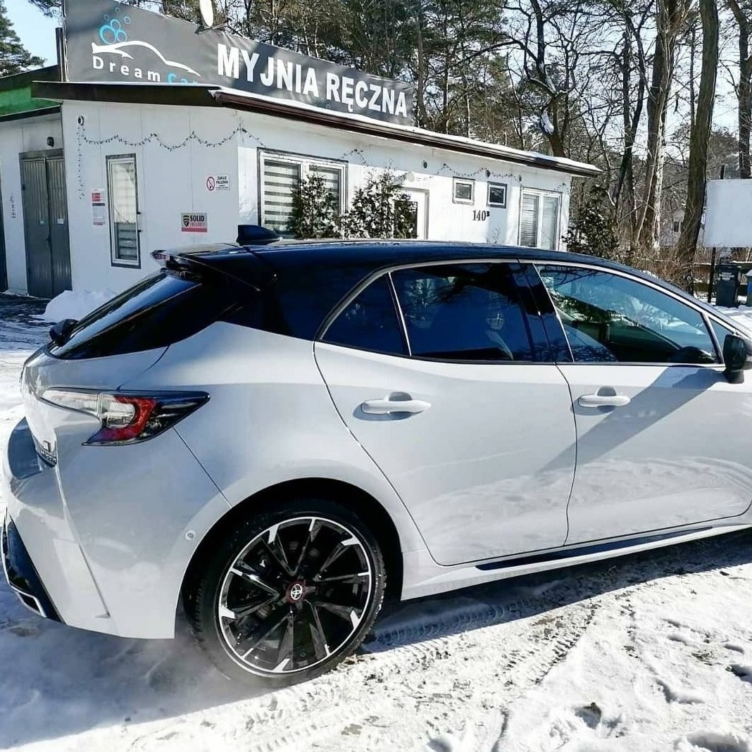 Polerowanie karoserii Kompleksowe sprzątanie wnętrza Woskowanie Odświeżanie powietrza Sylikonowanie uszczelek