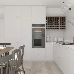 Jasna kuchnia w minimalistycznym stylu z drewnianym stołem i krzesłami, zabudowa kuchenna z piekarnikiem Miele, p&oacute;łka na wino i dekoracje z suszonych traw.