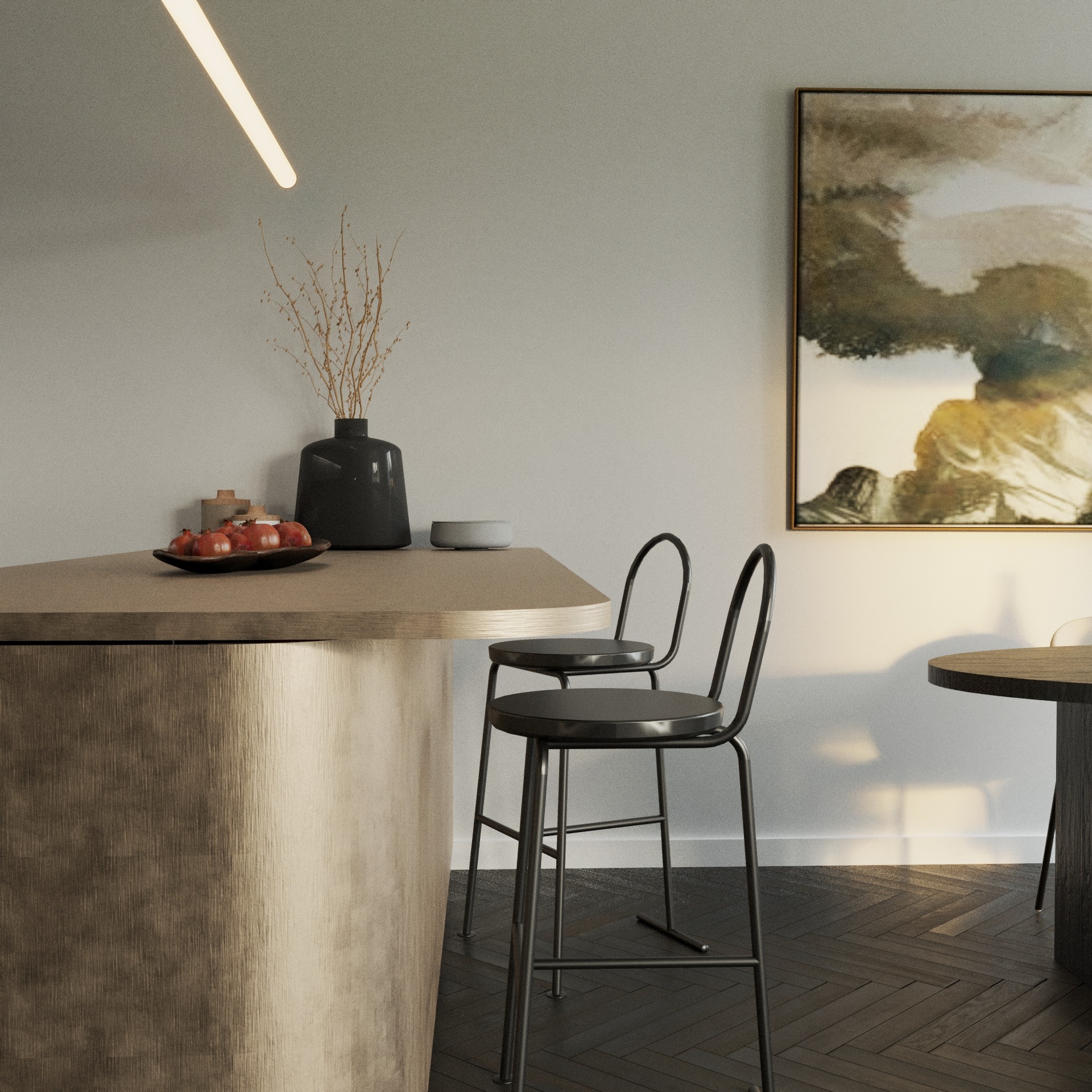 Minimalistyczna kuchnia z wyspą o drewnianym wykończeniu, czarnymi hokerami, abstrakcyjnym obrazem na ścianie i dekoracyjnym oświetleniem sufitowym.