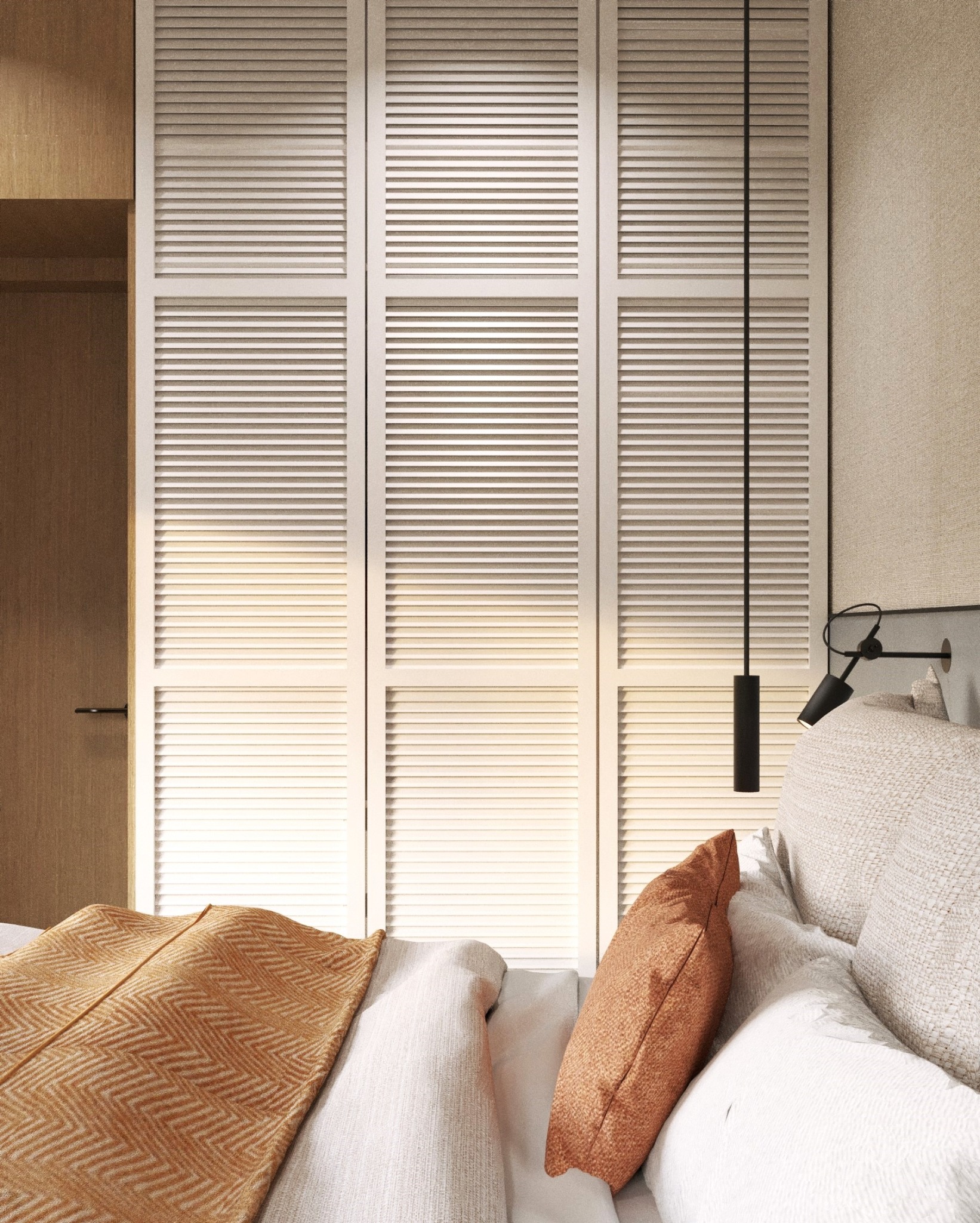 Nowoczesna sypialnia z białymi żaluzjami na ścianie, minimalistyczną lampką nocną i poduszkami w odcieniach bieli i brązu.