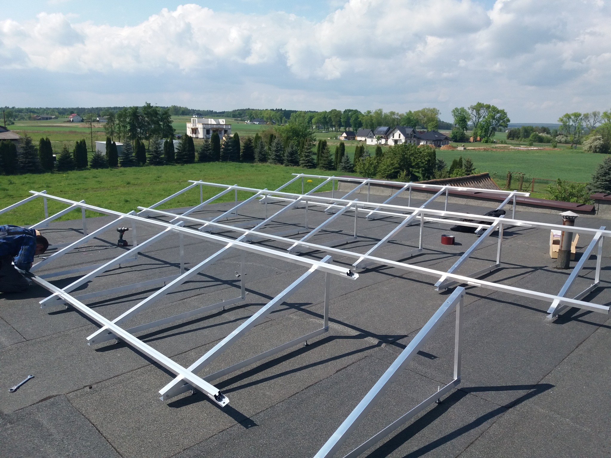 Konstrukcja pod panele na dachu płaskim