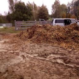 Marek Zubilewicz - Nawożenie zrębkami drewnianymi pod krzewy owocowe i borówkę
