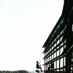 Mycie elewacji szklanej.