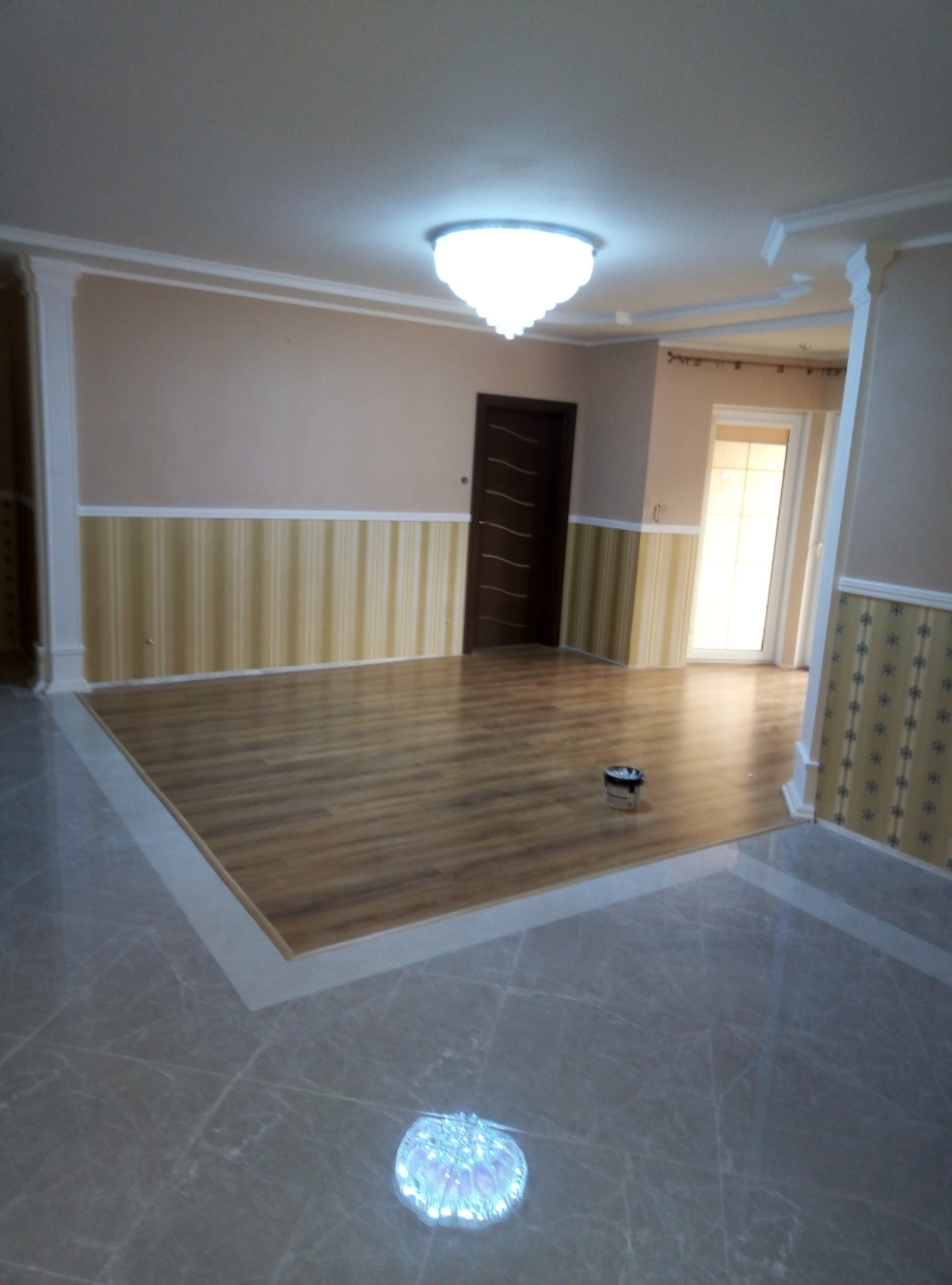 Salon, terakota, panele, tapeta