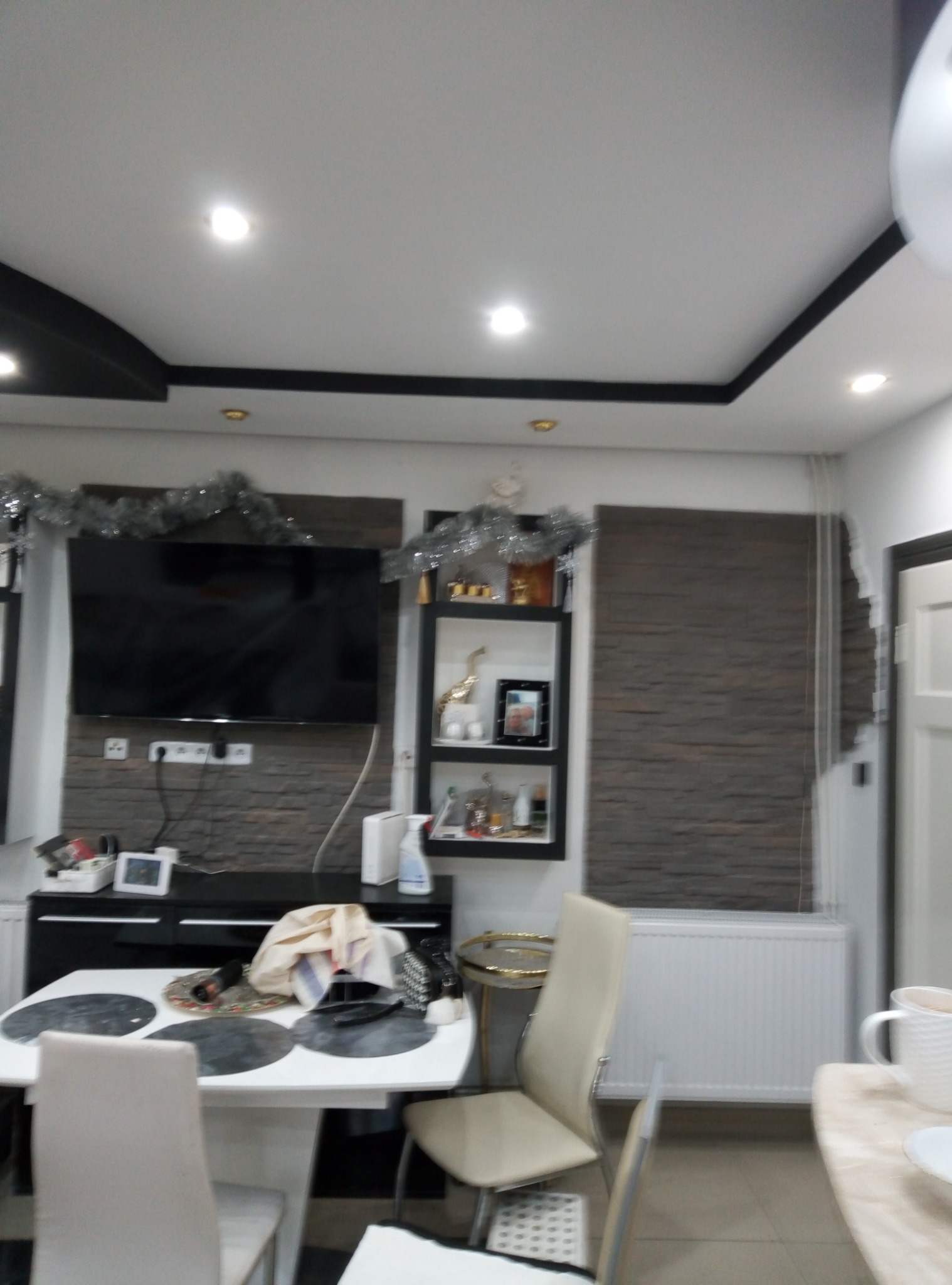 Konstrukcja opuszczonego sufitu