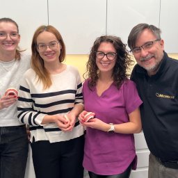 SMILEUP SPÓŁKA Z OGRANICZONĄ ODPOWIEDZIALNOŚCIĄ - 