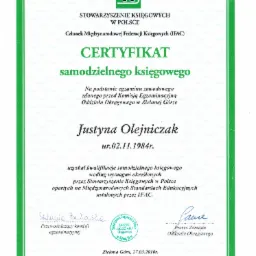 Skan certyfikatu samodzielnego księgowego wydanego przez Stowarzyszenie Księgowych w Polsce dla Justyny Olejniczak, z pieczęciami i podpisami, wydany w Zielonej Górze 27.03.2010.