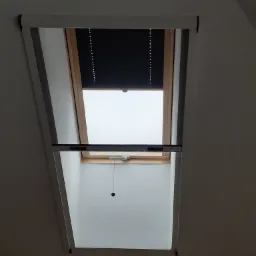 Plisa i moskitiera rolowana do okna dachowego