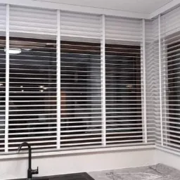 Żaluzje drewniane 50mm białe