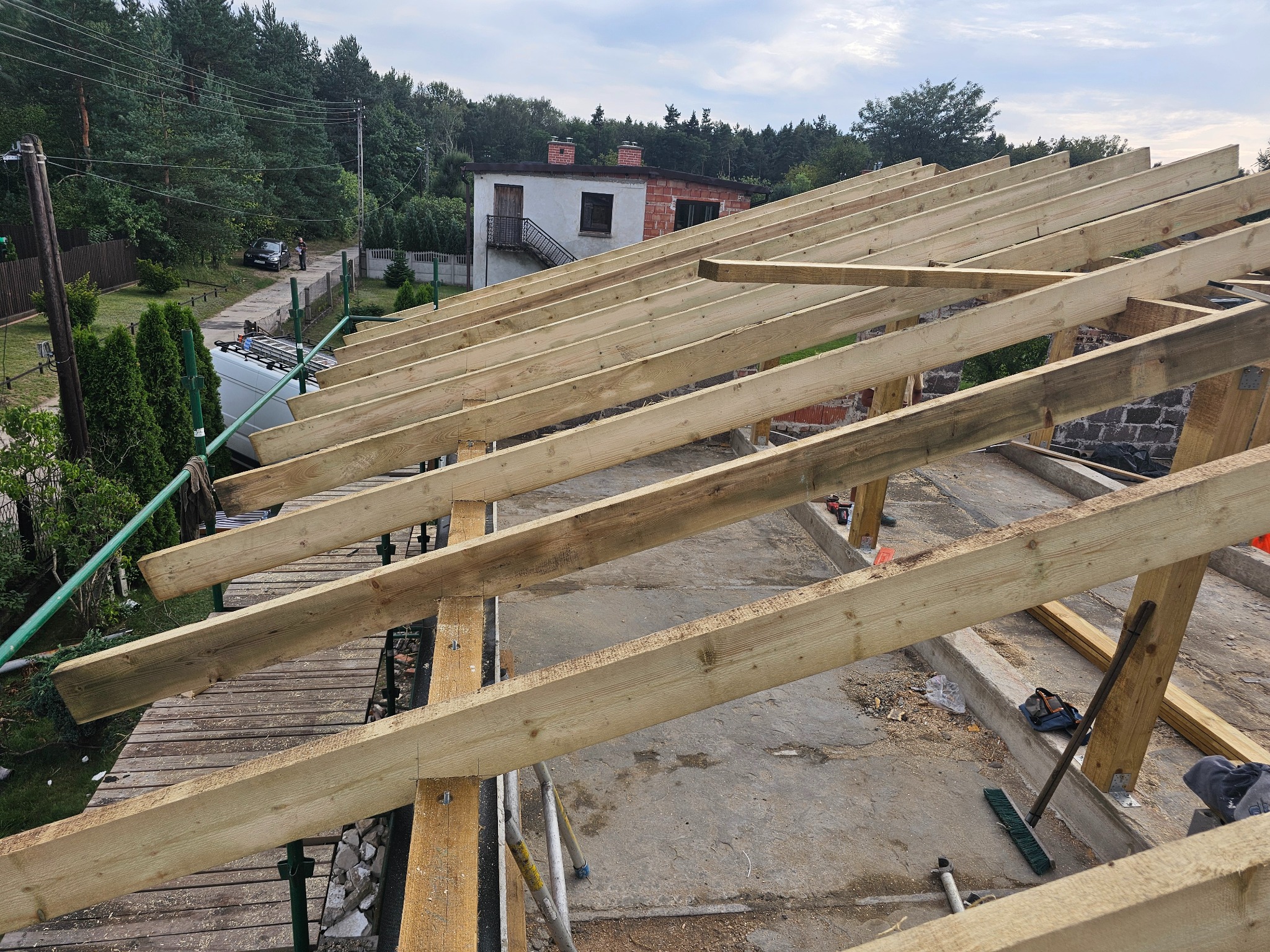 wykonanie więźby dachowej od podstaw