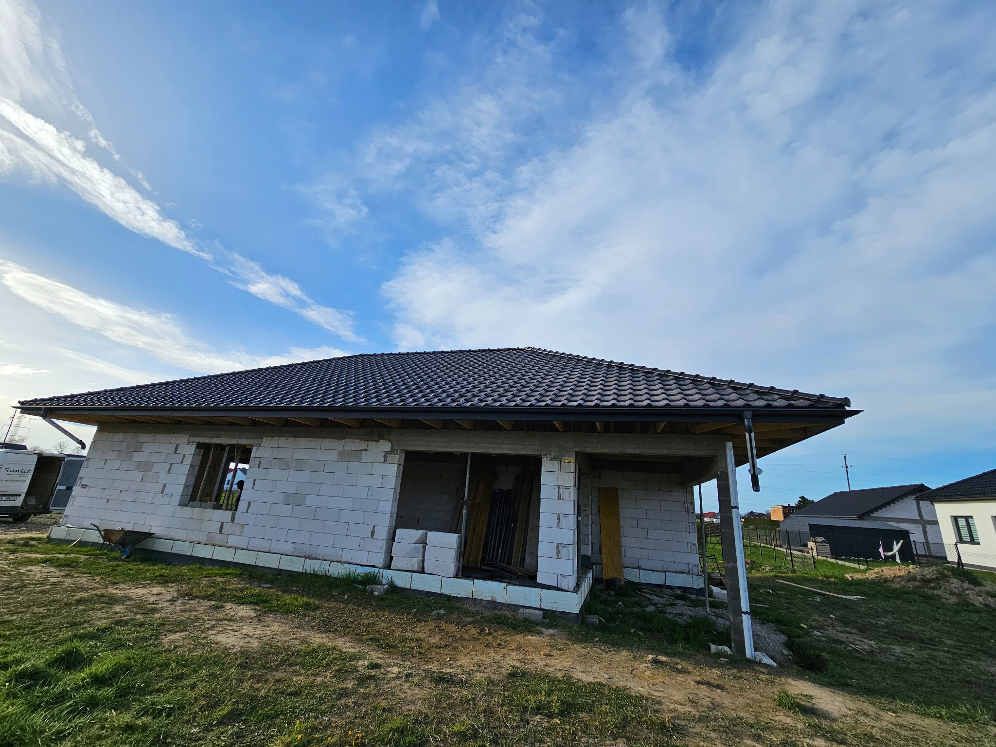 pokrycie dachu dachówką Brass