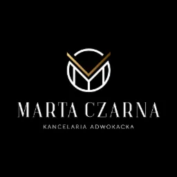 Eleganckie logo kancelarii adwokackiej Marta Czarna na czarnym tle, z geometrycznym symbolem w kolorze złota i bieli.