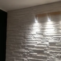 Układanie kamienia dekoracyjnego paneli 3D