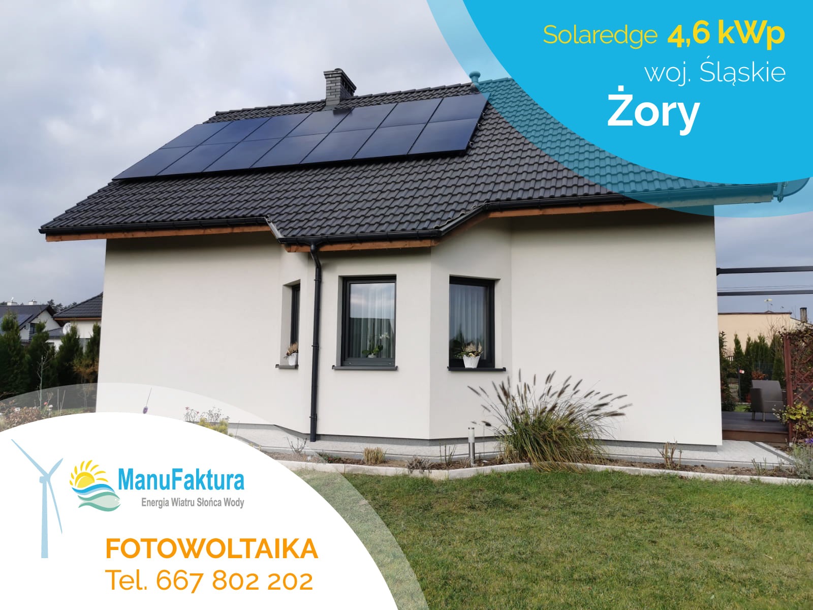 Dom jednorodzinny z panelami słonecznymi Solaredge 4,6 kWp na dachu, zlokalizowany w Żorach (woj. Śląskie), z widocznym trawnikiem i elementami ogrodu.