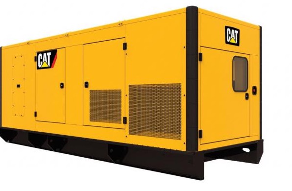 Żółty, przemysłowy generator prądu marki CAT z widocznymi drzwiczkami serwisowymi i kratkami wentylacyjnymi.