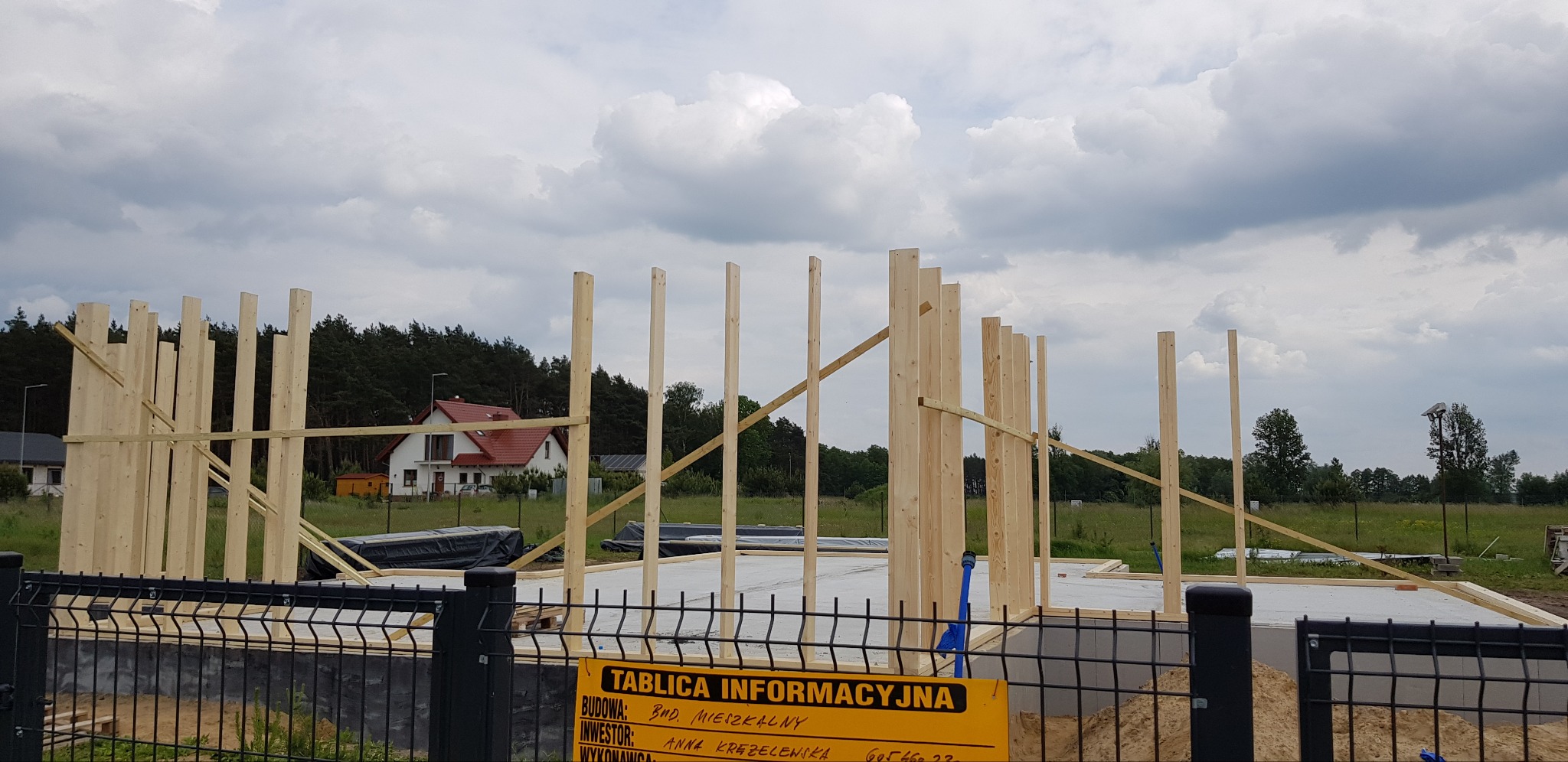 Budowa domu szkieletowego.