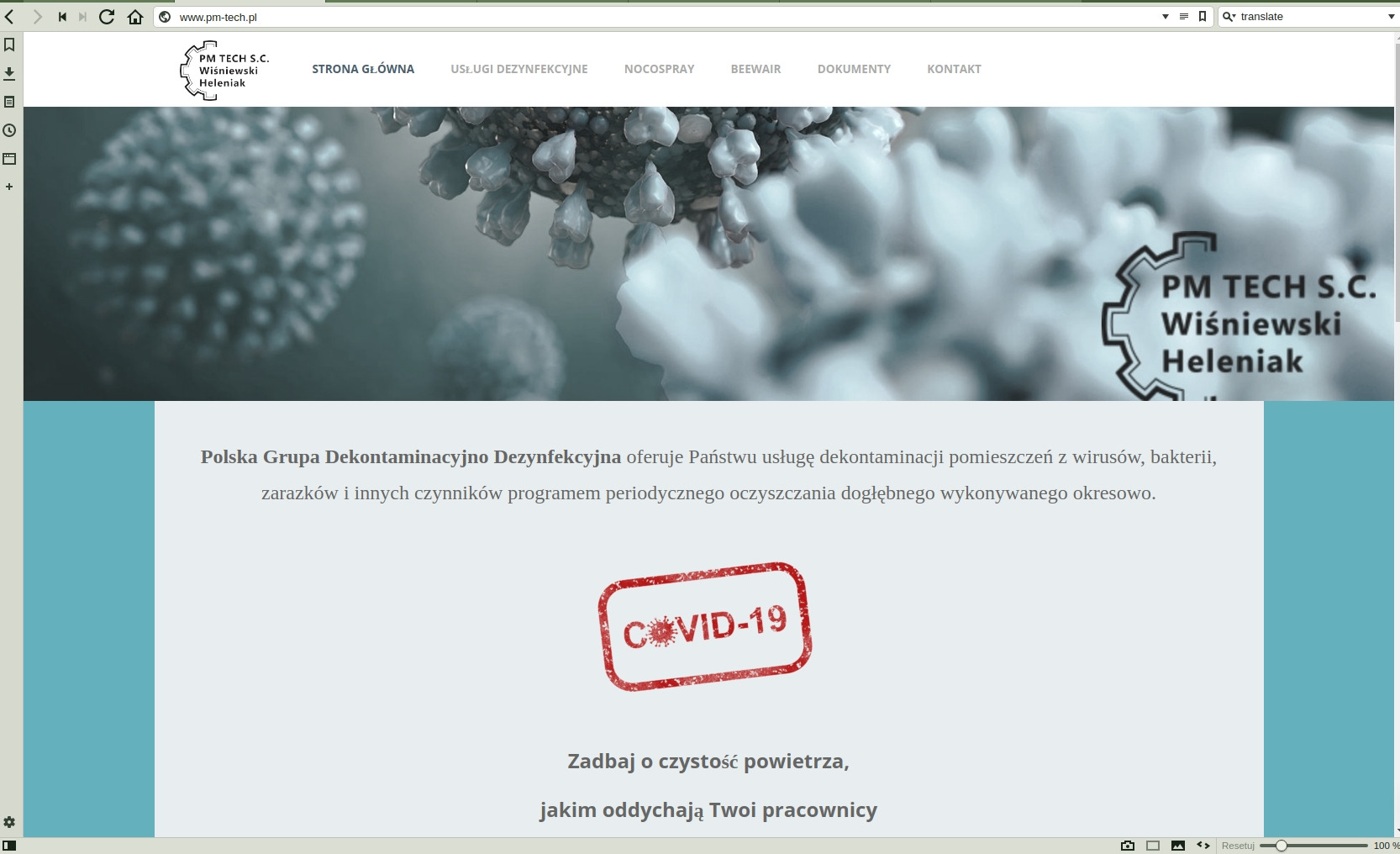 Widok strony internetowej firmy PM TECH S.C. Wiśniewski Heleniak, oferującej usługi dekontaminacji pomieszczeń, z motywem graficznym wirusa i pieczęcią COVID-19.