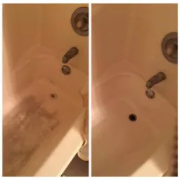 Porównanie stanu wanny przed i po czyszczeniu: po lewej brudna, po prawej czysta, widoczne baterie i odpływ.