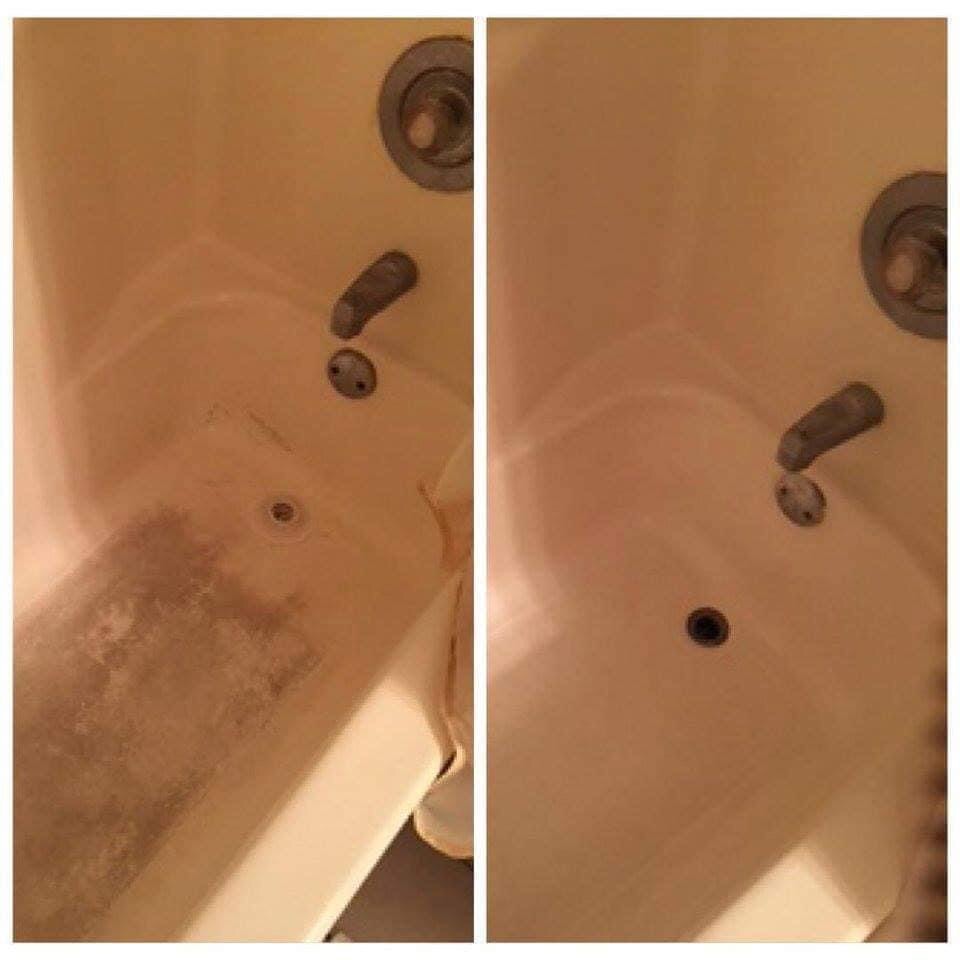 Porównanie stanu wanny przed i po czyszczeniu: po lewej brudna, po prawej czysta, widoczne baterie i odpływ.