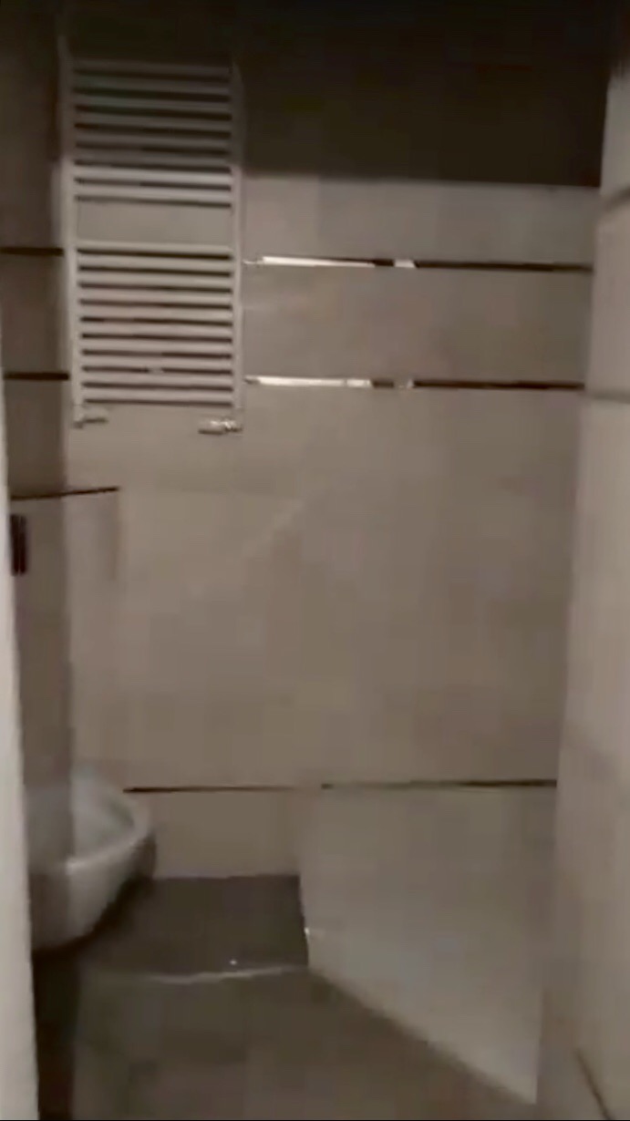 Łazienka, urywek z filmiku.