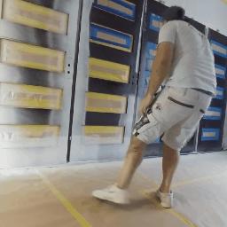 Zmiana koloru drzwi,metodą natryskową.