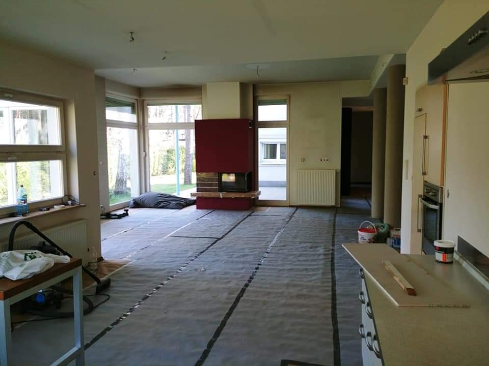 Zabezpieczanie podłóg przed malowaniem to ważny etatp rozpoczęcia prac.