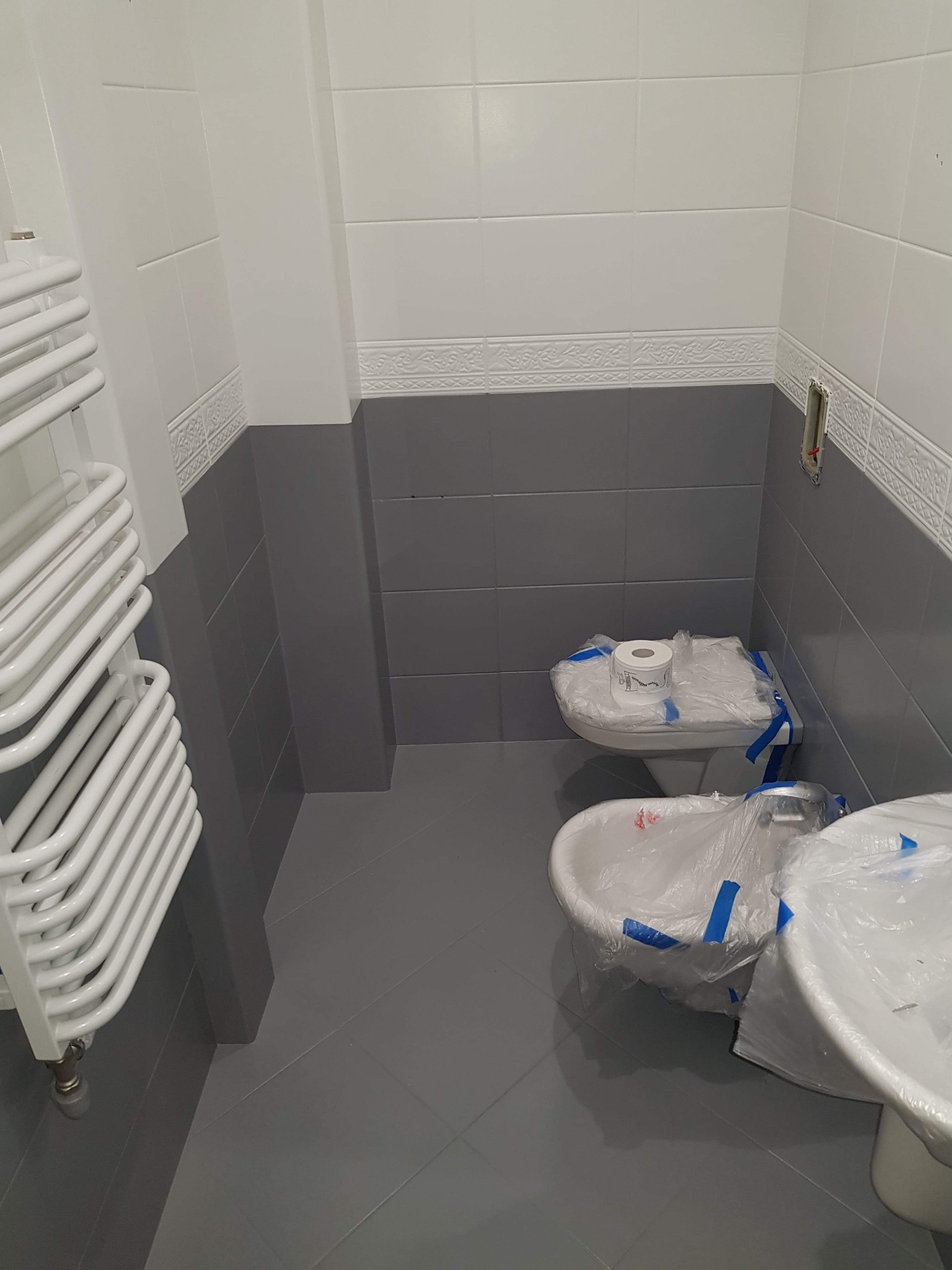 Malowanie glazury to jedna z tańszych i szybszych metod zmiany wnętrza.