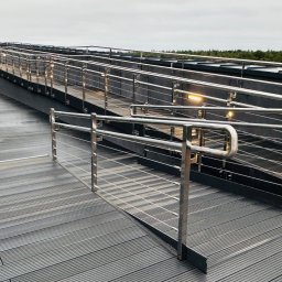 Balustrada ze stali kwasoodpornej w systemie linkowym - Muzeum Rybołówstwa w Łebie