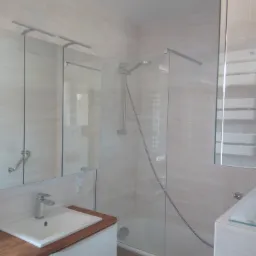 Łazienka od kucia starych płytek po montaż uchwytu na ręcznik