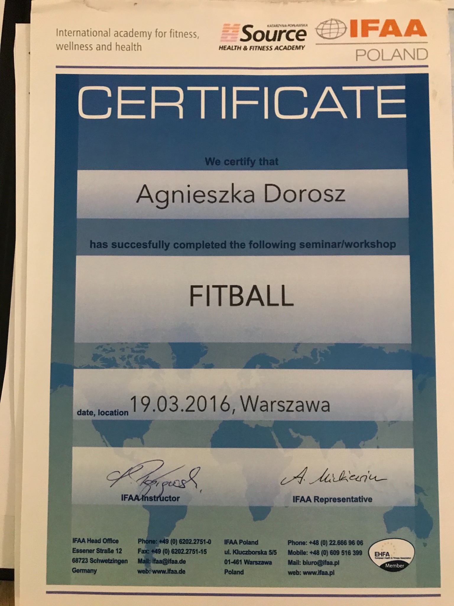 Certyfikat ukończenia szkolenia Fitball przez Agnieszkę Dorosz, wydany 19.03.2016 w Warszawie przez IFAA, z podpisami instruktora i reprezentanta IFAA.