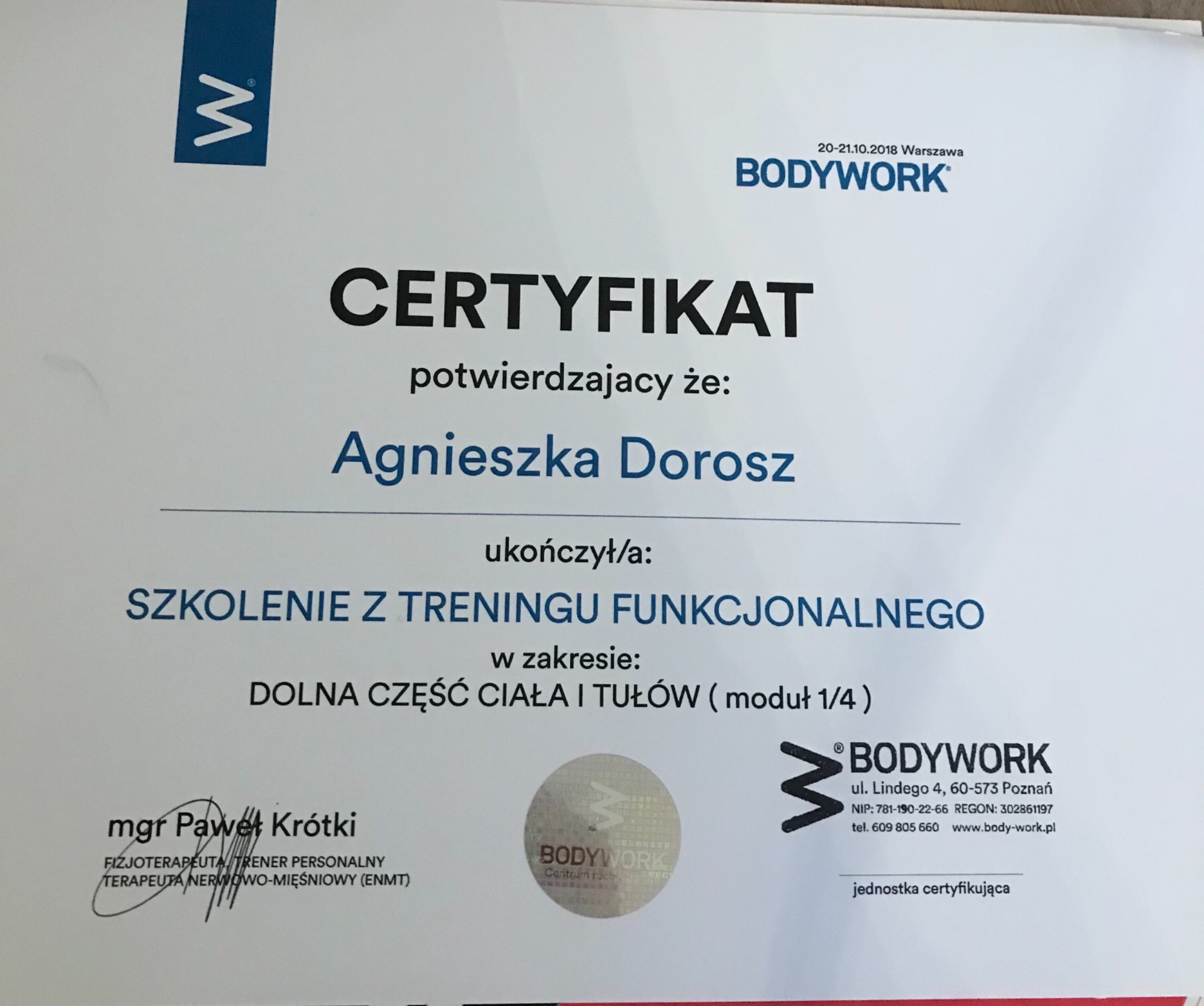 Certyfikat ukończenia szkolenia z treningu funkcjonalnego, dolna część ciała i tułów (moduł 1/4), wystawiony dla Agnieszki Dorosz przez Bodywork, podpisany przez mgr Pawła Krótkiego, fizjoterapeutę...