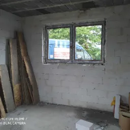 Kupno i montaż okna w domku jednorodzinnym.