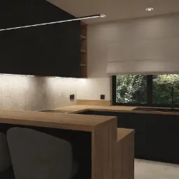 Nowoczesna kuchnia z czarnymi szafkami, drewnianym blatem i wyspą z trzema szarymi krzesłami barowymi, oświetlona listwą LED, z oknem na zieleń.