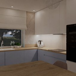 MIKK STUDIO PROJEKTOWANIA WNĘTRZ - Nowoczesna kuchnia w odcieniach szarości i drewna, z widokiem na zieleń za oknem. Minimalistyczne szafki, drewniany blat, czarny piekarnik Bosch i ekspres do kawy.
