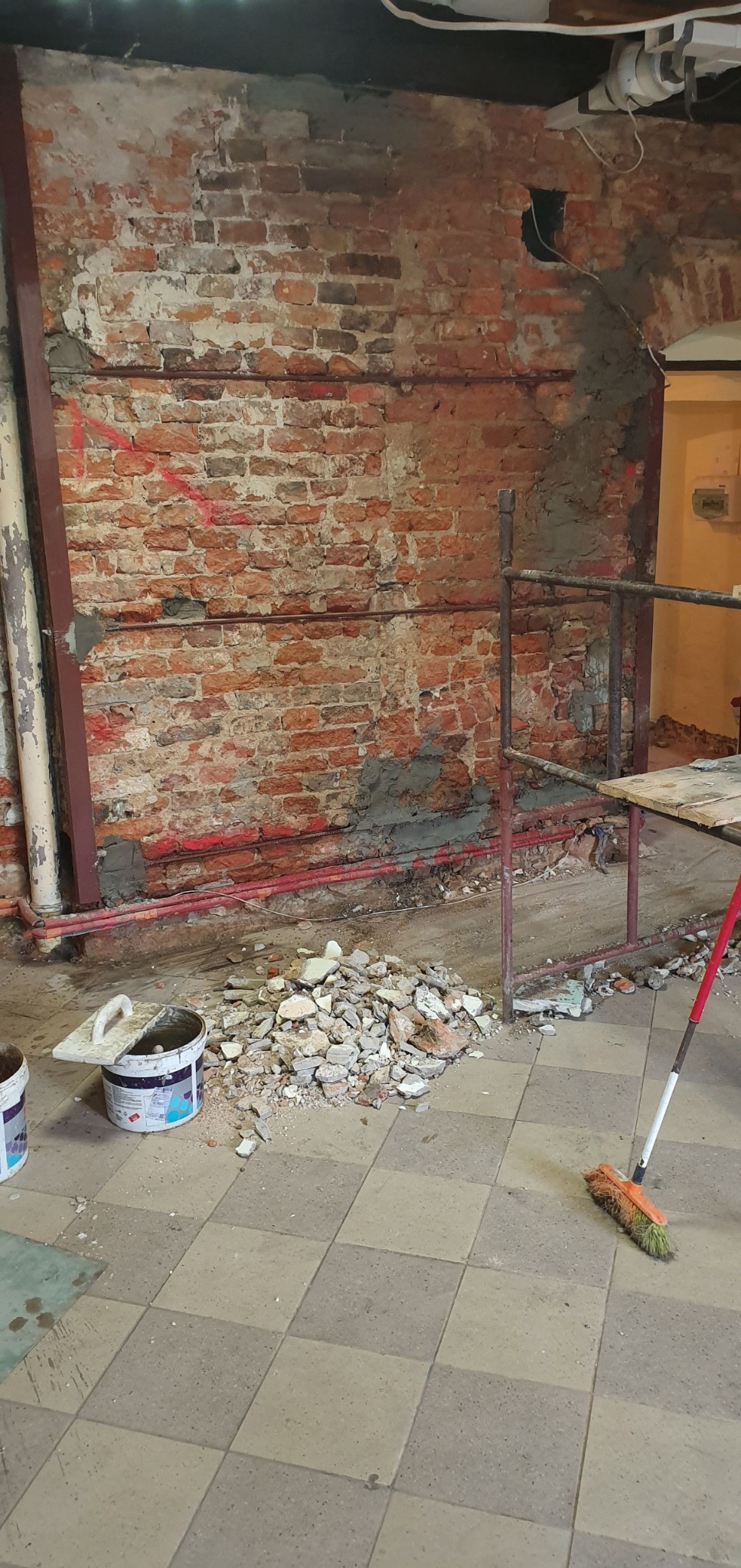 Ankrowanie, wzmacnianie ścian starych obiektów, komienic