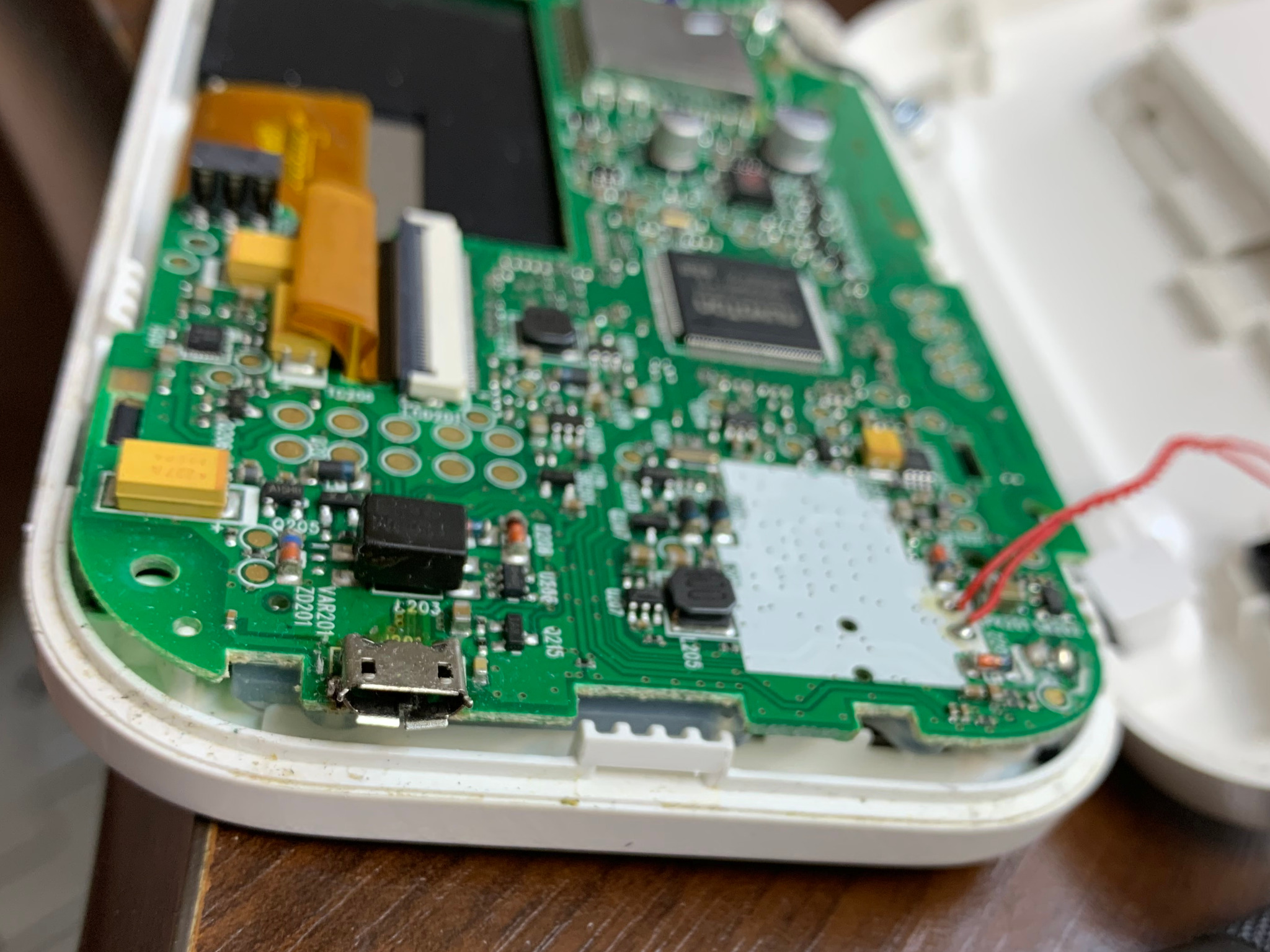 Wymiana gniazda ładowania w niani elektronicznej