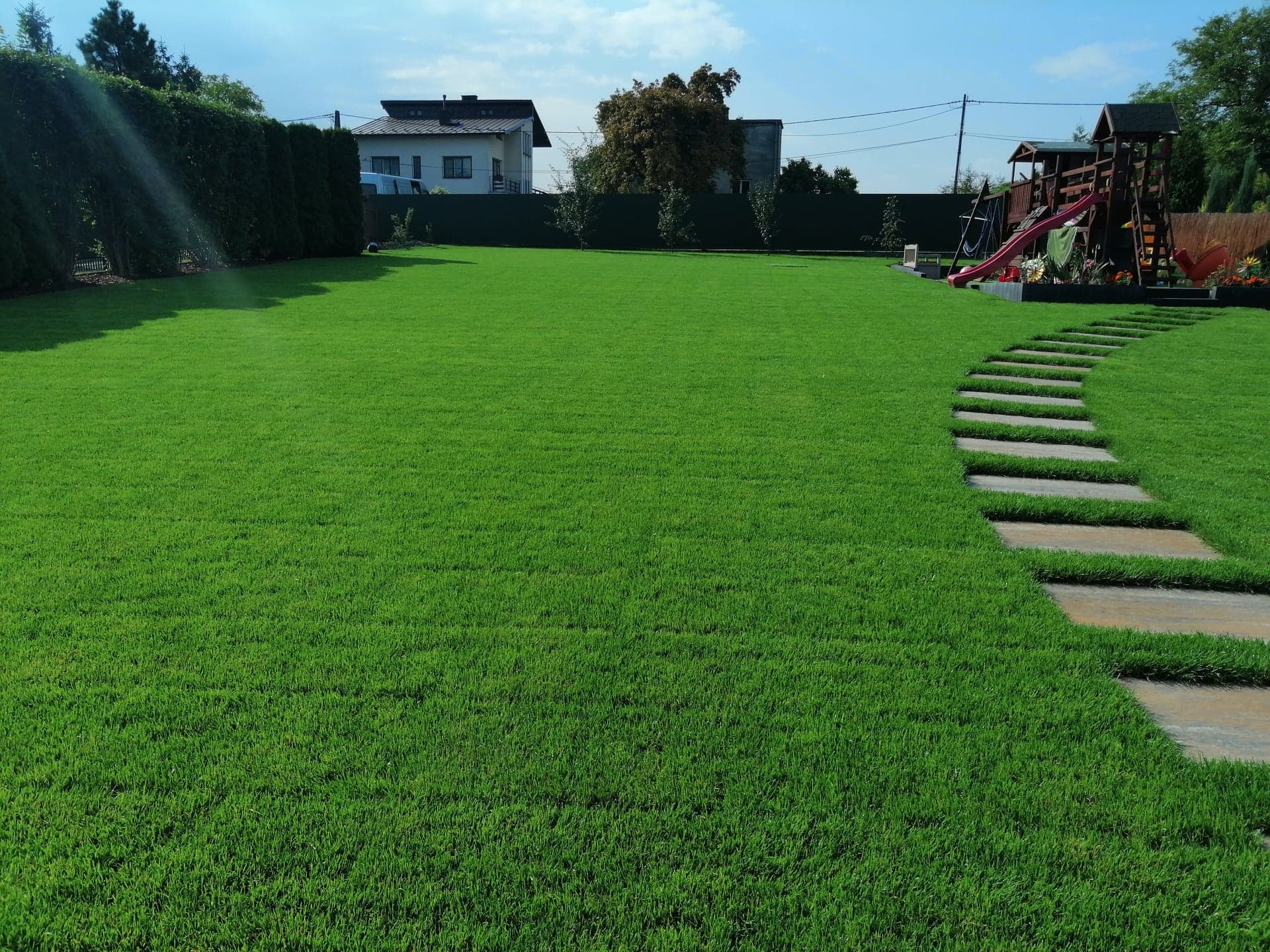 Zakładanie Trawnika oraz układni płyt betonowych 120 x60