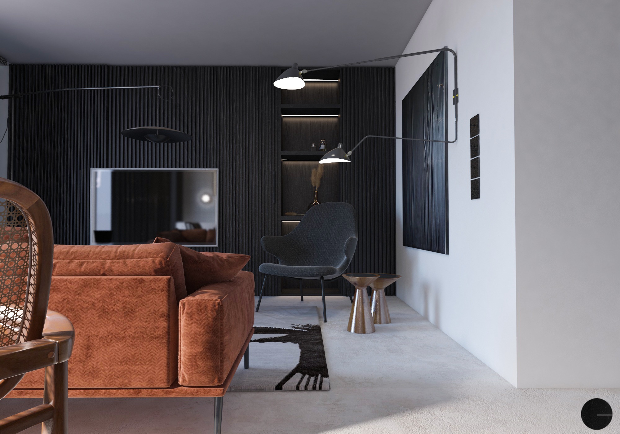 Nowoczesny salon z pomarańczową sofą, szarym fotelem i czarną ścianą z pionowymi panelami, oświetlony lampami ściennymi i z małymi stolikami pomocniczymi.