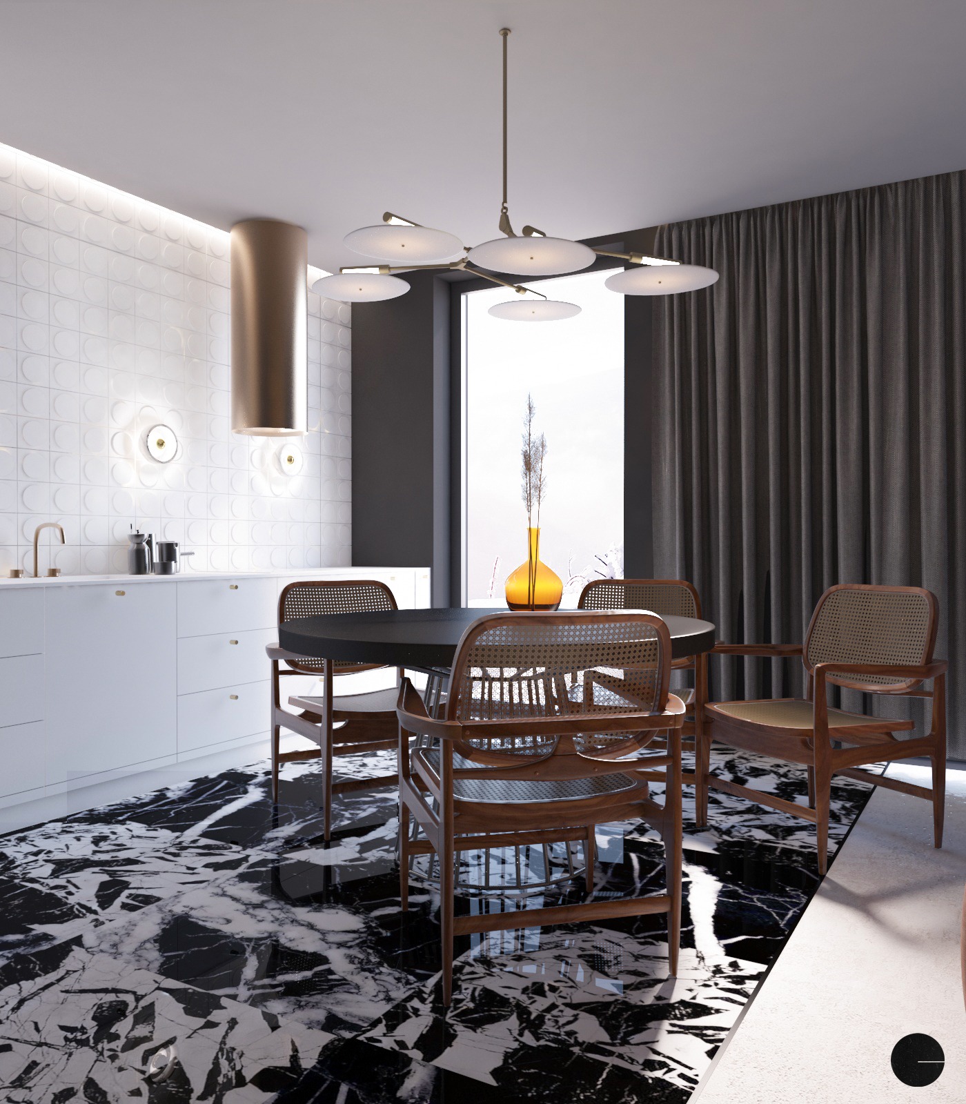 Nowoczesna jadalnia z okrągłym czarnym stołem, czterema drewnianymi krzesłami z rattanowym oparciem, marmurową podłogą w czarno-białe wzory, białymi szafkami kuchennymi i złotym okapem cylindrycznym.