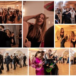 Mateusz Kotarba Media - Kolaż z imprezy: tańczący goście, uśmiechnięte kobiety z gitarami, zabawa z rekwizytami. Jasne wnętrze, eleganckie stroje, radosna atmosfera.