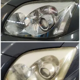 Reflektor samochodowy przed i po renowacji, widoczna różnica w przejrzystości klosza.